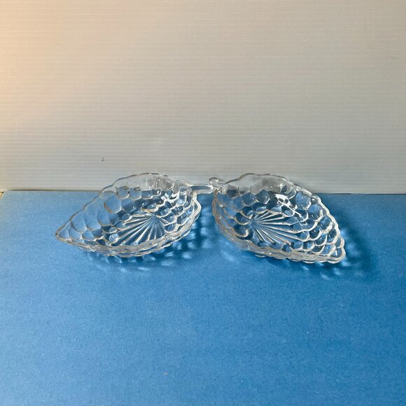 2 little glass grape shape bowls - Picture 1 of 7
